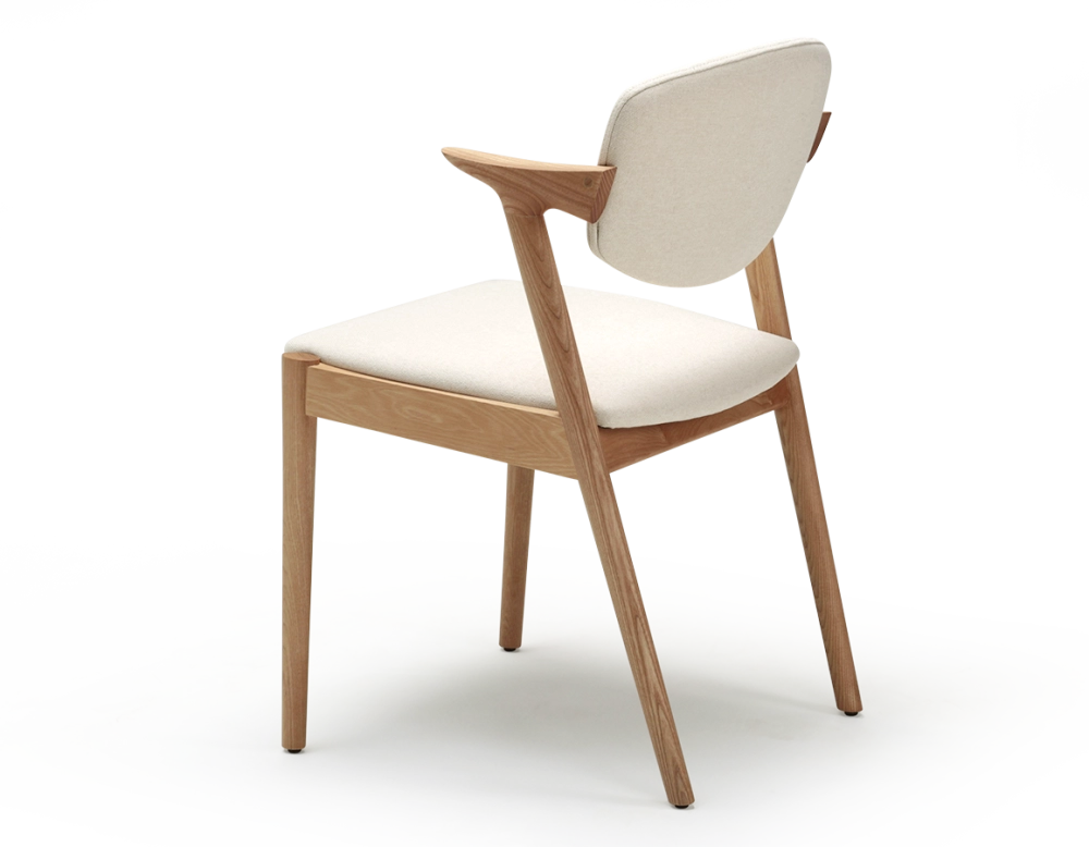 Chaise scandinave bois teinte naturelle assise tissu blanc cassé Chaise scandinave bois teinte naturelle assise tissu blanc cassé