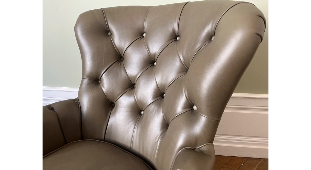 Fauteuil Chesterfield cuir vert foncé haut dossier Fauteuil Chesterfield cuir vert foncé haut dossier