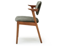 Chaise scandinave bois teinte merisier assise tissu velours vert forêt Chaise scandinave bois teinte merisier assise tissu velours vert forêt