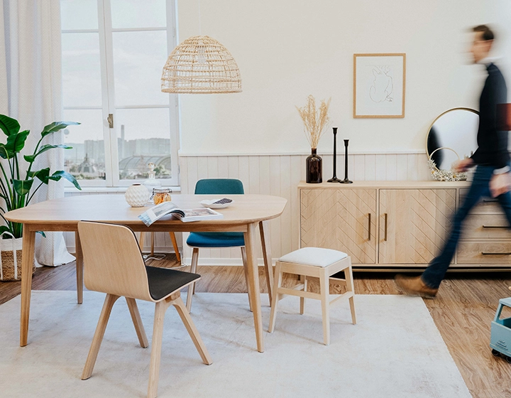 Table salle à manger 8 à 10 personnes en chêne teinte naturelle 210x90 cm Table salle à manger 8 à 10 personnes en chêne teinte naturelle 210x90 cm