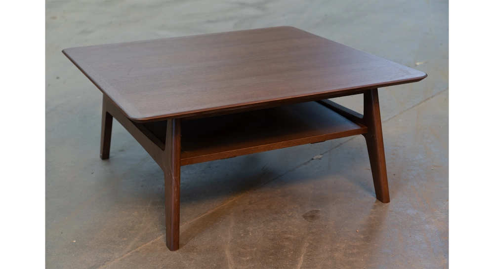 Table basse carrée en chêne teinte marron foncé 100x100 cm 100x100 cm Table basse carrée en chêne teinte marron foncé 100x100 cm 100x100 cm