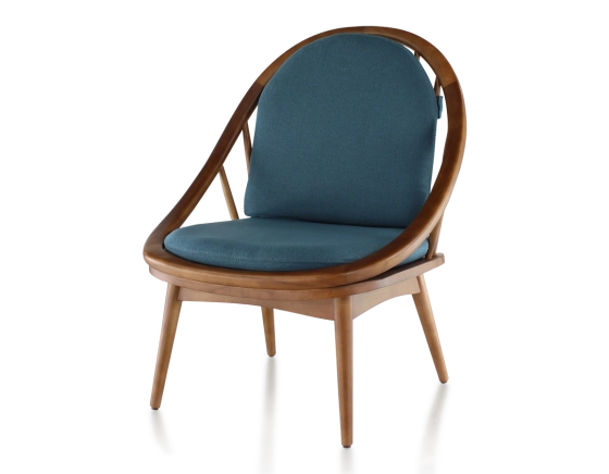 Fauteuil scandinave bois teinte merisier et tissu bleu océan