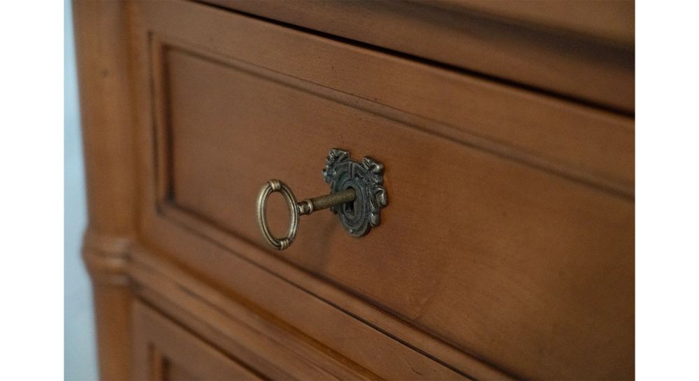 Chiffonnier style Louis XVI