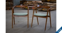 Lot de deux chaises scandinave bois teinte merisier assise tissu vert clair Lot de deux chaises scandinave bois teinte merisier assise tissu vert clair