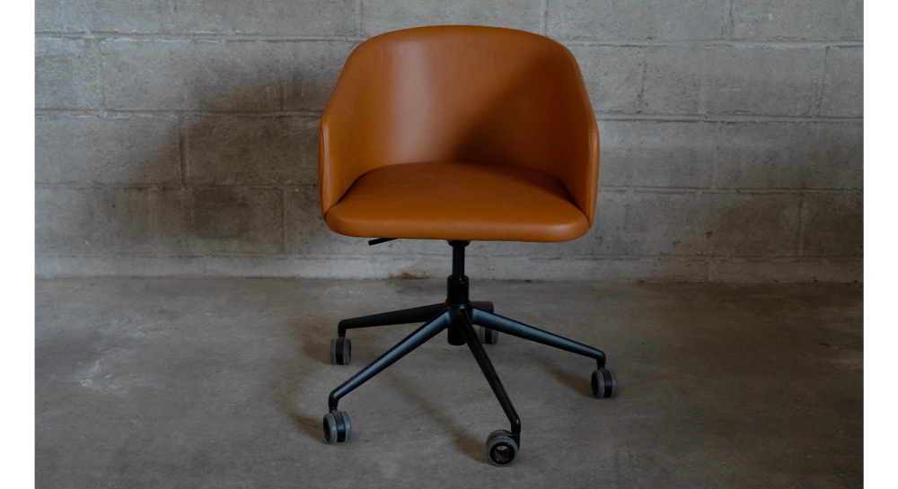 Silla de oficina con ruedas asiento piel caramelo