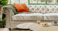 Canapé chesterfield tissu 3 places beige chiné Canapé chesterfield tissu 3 places beige chiné
