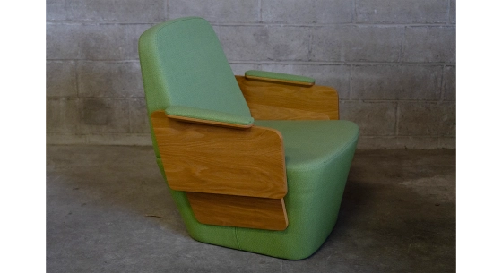 Fauteuil design avec accoudoirs chêne naturel assise tissu vert pomme