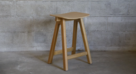 Design bar stool H65 cm natural wood finish with blue fabric seat