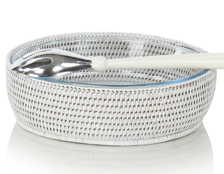 Plat pyrex rond avec support en rotin blanc Plat pyrex rond avec support en rotin blanc