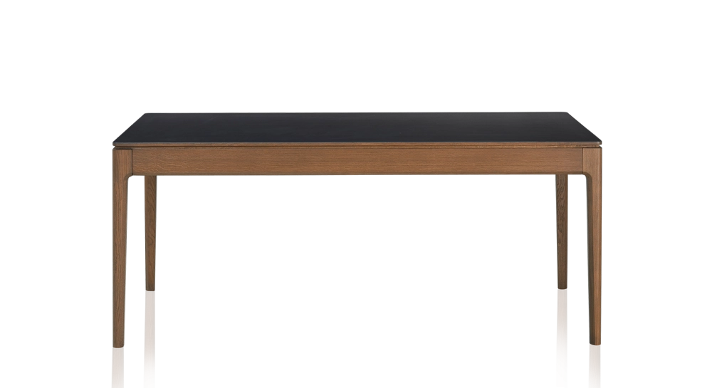 Table salle à manger en chêne et céramique 8 personnes avec bois teinte noyer et plateau céramique noir unie 180x90 cm Table salle à manger en chêne et céramique 8 personnes avec bois teinte noyer et plateau céramique noir unie 180x90 cm