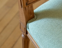 Chaise ancienne style Louis XVI bois teinte ancienne et tissu vert sauge Chaise ancienne style Louis XVI bois teinte ancienne et tissu vert sauge