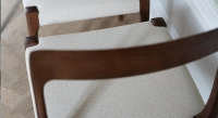 Lot de 6 chaises bois teinte marron foncée assise tissu chiné beige Lot de 6 chaises bois teinte marron foncée assise tissu chiné beige