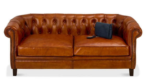 Canapé Chesterfield cuir 2 places marron clair accoudoirs cloutés