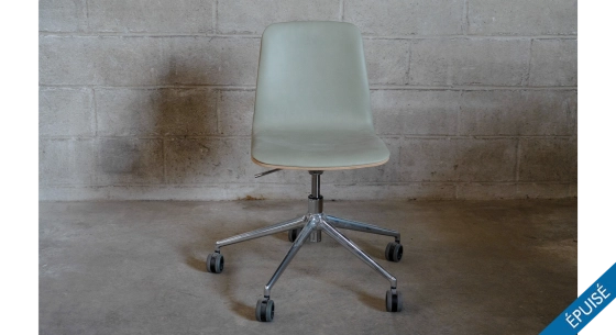 Office chair with 5 branches dossier bois teinte naturelle assise en cuir de vachette vert d'eau