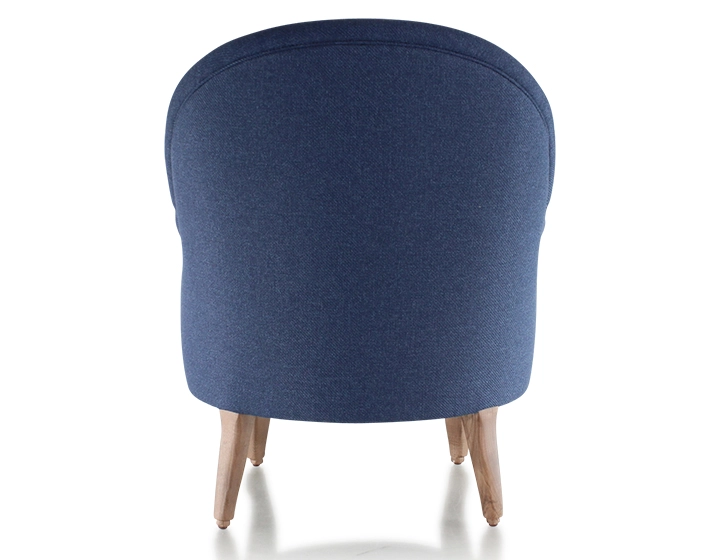 Fauteuil crapaud avec accoudoirs pieds bois teinte noyer et tissu bleu marine Fauteuil crapaud avec accoudoirs pieds bois teinte noyer et tissu bleu marine