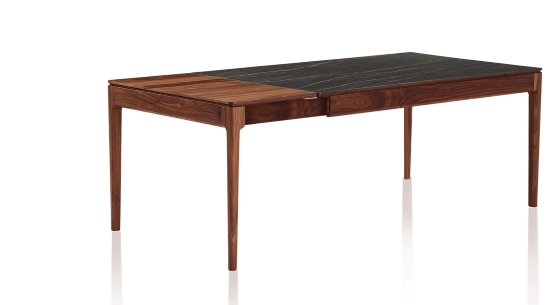 Table extensible 6 à 10 personnes en noyer et céramique allonges bois avec bois teinte naturelle et plateau céramique effet marbre noir 140x90 cm
