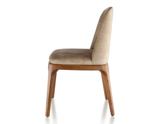 Chaise design bois teinte merisier et tissu velours taupe clair
