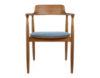 Chaise scandinave bois teinte merisier et tissu bleu jean Chaise scandinave bois teinte merisier et tissu bleu jean