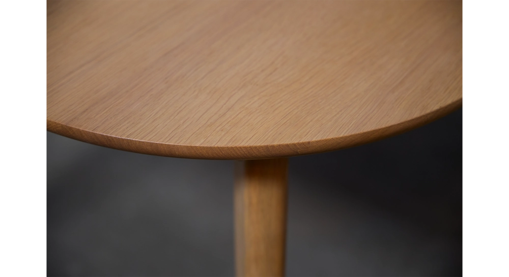 Table salle à manger en chêne 6 personnes teinte naturelle 160x100 cm Table salle à manger en chêne 6 personnes teinte naturelle 160x100 cm