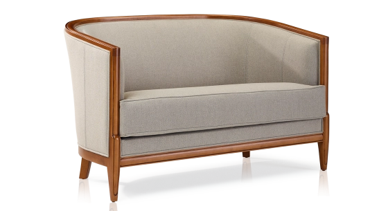 Canapé ancien 2 places accoudoirs moulurés bois teinte ancienne et tissu gris clair