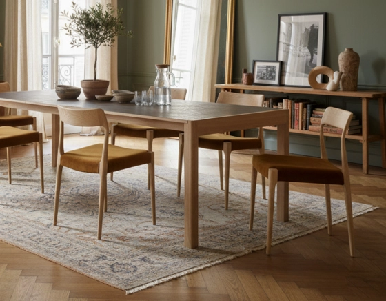 Silla escandinava madera tinte natural asiento tejido terciopelo bronce