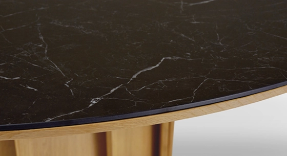 Table salle à manger ronde en chêne et céramique 6 personnes avec bois teinte naturelle et plateau céramique effet ardoise 120 cm