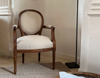 Fauteuil ancien style Louis XVI bois teinte ancienne et tissu chevron beige Fauteuil ancien style Louis XVI bois teinte ancienne et tissu chevron beige