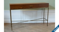 Console design en noyer massif et laiton véritable Console design en noyer massif et laiton véritable