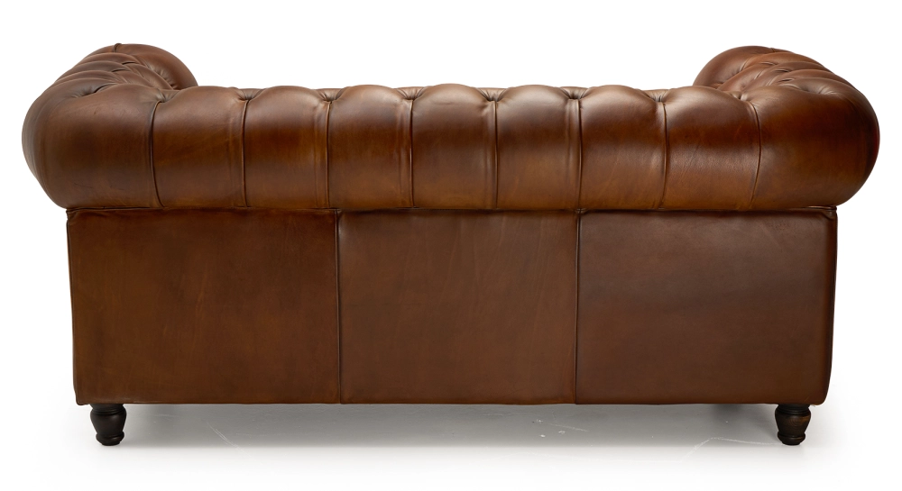 Canapé Chesterfield cuir 2 places marron vintage accoudoirs cloutés Canapé Chesterfield cuir 2 places marron vintage accoudoirs cloutés