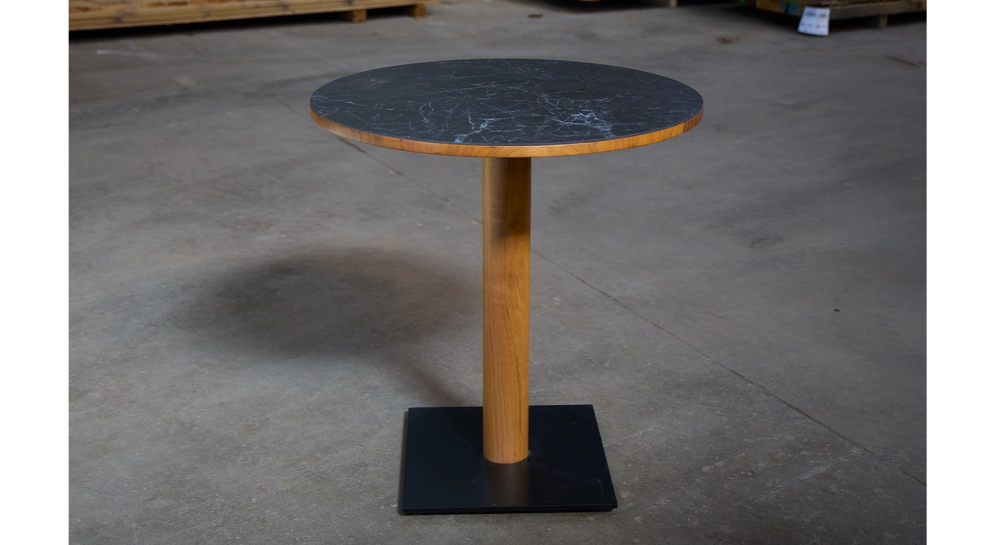 Table bistrot ronde en noyer français et céramique 2 personnes avec bois teinte naturelle et plateau céramique effet ardoise Table bistrot ronde en noyer français et céramique 2 personnes avec bois teinte naturelle et plateau céramique effet ardoise