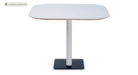 Table bistrot plateau en chêne et fenix blanc, colonne métal blanc, pied métal vert foncé