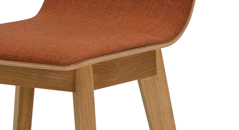 Tabouret design chêne teinte naturelle assise tissu rouge bordeaux Tabouret design chêne teinte naturelle assise tissu rouge bordeaux