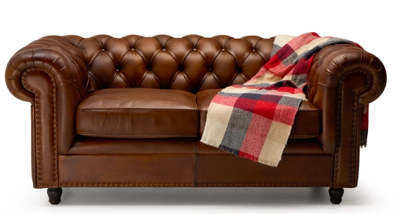 Canapé Chesterfield cuir 2 places marron vintage accoudoirs cloutés