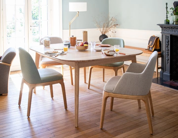 Table salle à manger 8 à 10 personnes en chêne teinte naturelle 210x90 cm Table salle à manger 8 à 10 personnes en chêne teinte naturelle 210x90 cm