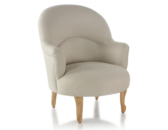 Fauteuil crapaud avec accoudoirs pieds bois teinte naturelle et tissu chevron beige