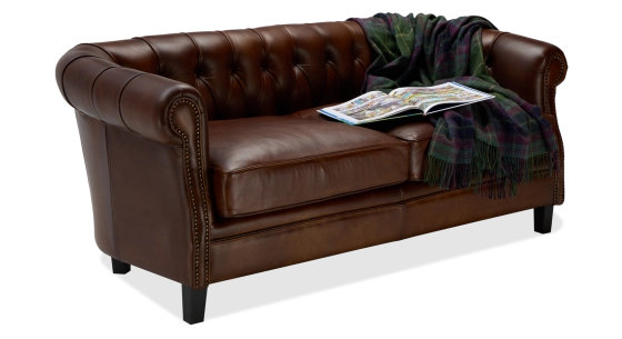 Canapé Chesterfield cuir 2 places marron soutenu accoudoirs cloutés