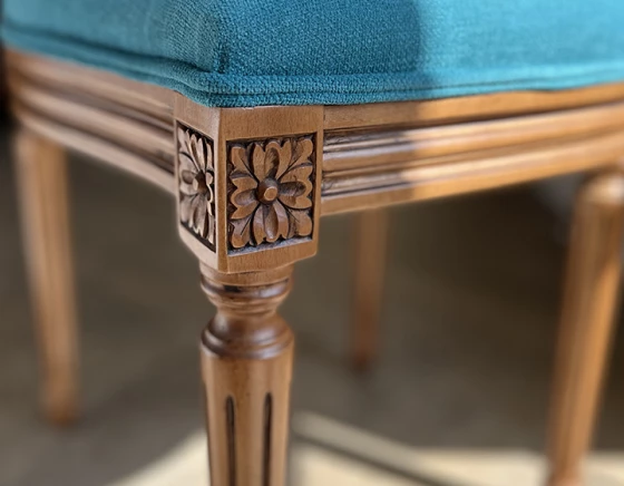 Chaise ancienne style Louis XVI bois teinte ancienne dossier canné assise tissu bleu turquoise