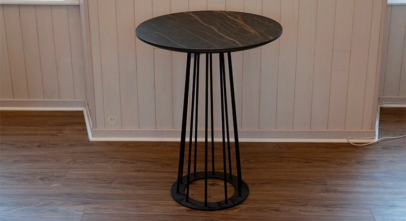 Table bistrot pied cage plateau céramique effet marbre noir