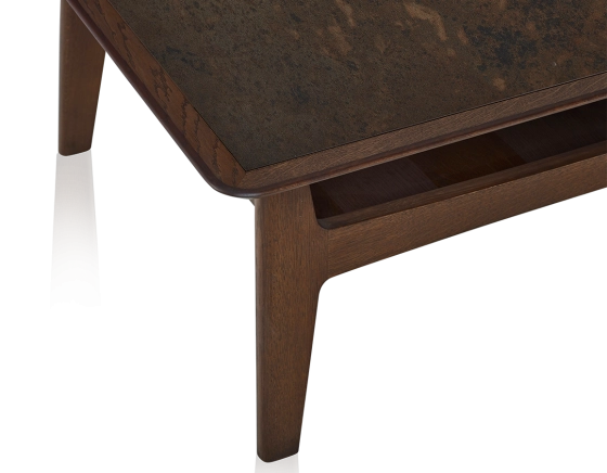 Table basse carrée en chêne et céramique avec bois teinte marron foncé plateau céramique brun oxydé 100x100 cm