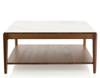 Table basse carrée en noyer et céramique avec tablette en bois teinte naturelle plateau céramique effet marbre blanc 100x100 cm