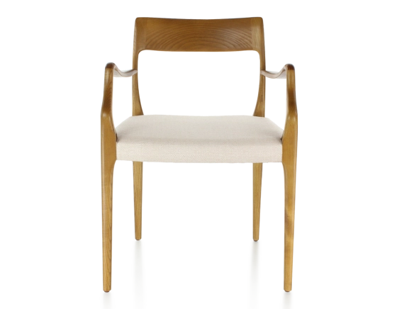 Chaise scandinave avec accoudoirs bois teinte merisier assise tissu chevron beige