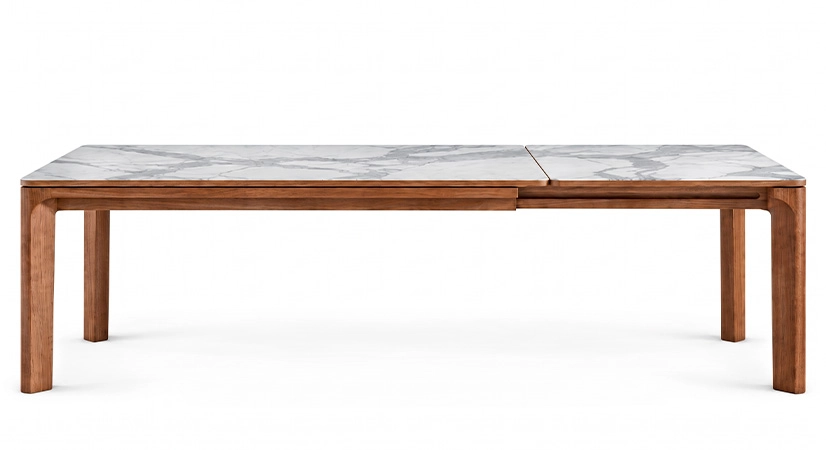 Table extensible 6 à 8 personnes en noyer et céramique allonges céramique avec bois teinte naturelle et plateau et allonge céramique effet marbre blanc 140x90 cm