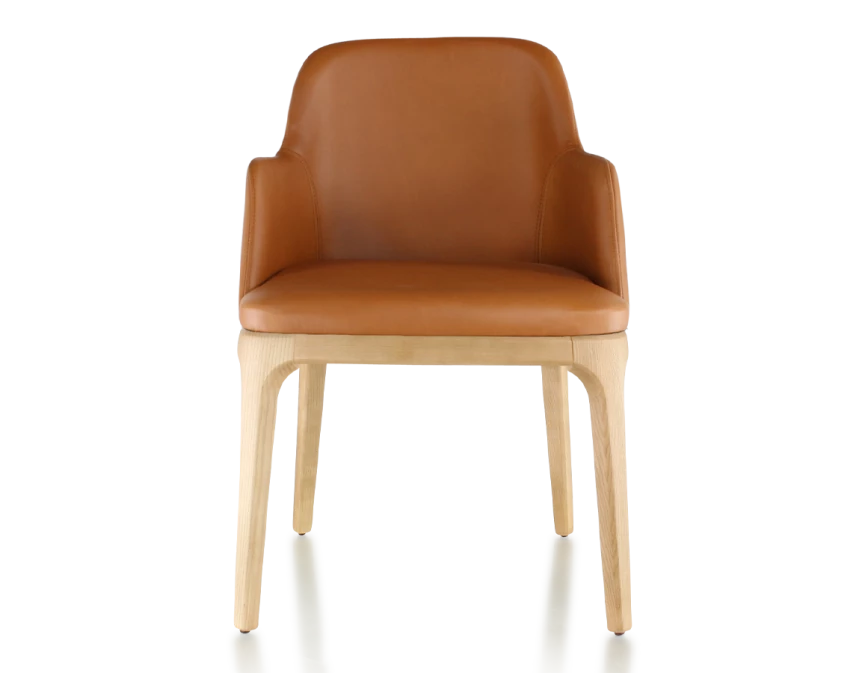 Chaise design avec accoudoirs bois teinte naturelle et cuir caramel