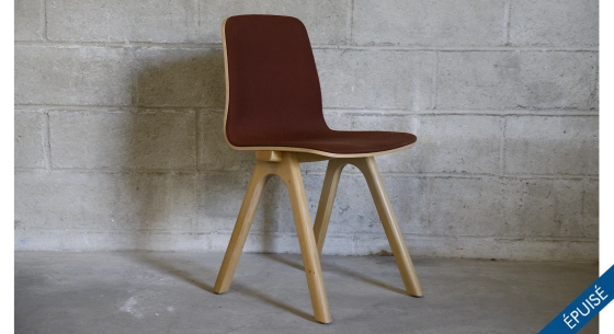 Chaises design chêne teinte naturelle et tissu rouge bordeaux