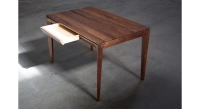 Bureau design en noyer teinte naturelle l120 cm Bureau design en noyer teinte naturelle l120 cm