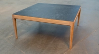 Table basse carrée en chêne et céramique sans tablette avec bois teinte naturelle plateau céramique effet ardoise 100X100 cm Table basse carrée en chêne et céramique sans tablette avec bois teinte naturelle plateau céramique effet ardoise 100X100 cm