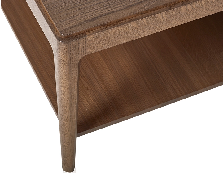 Table basse carrée en chêne avec tablette teinte noyer 100x100 cm Table basse carrée en chêne avec tablette teinte noyer 100x100 cm