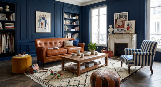 Canapé club cuir 2 places marron clair accoudoirs cloutés