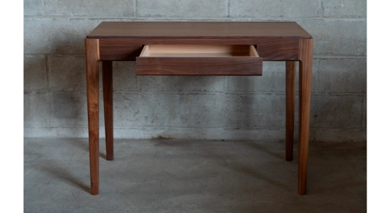 Bureau design en noyer teinte naturelle l100 cm