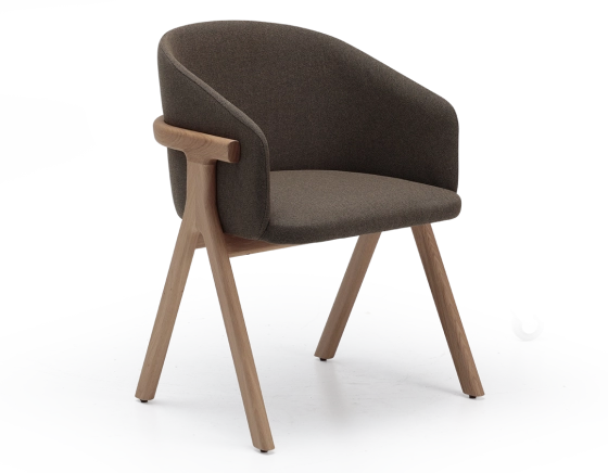 Chaise design bois teinte naturelle assise tissu marron clair